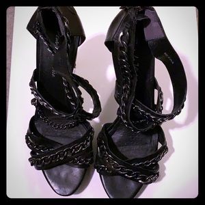 Pour La Victoire black chain heels